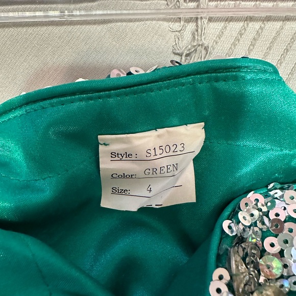 Green Form Fitting Prom Dress Size 4 - Picture 3 of 4